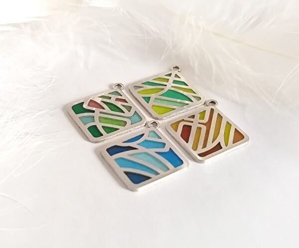 Four Seasons Imagery D3 The Four Seasons Imagery collection blends the Plique-à-jour enamel technique with the elegance of Chinese character aesthetics. The enamel shines like stained glass—translucent and ever-shifting with the light—evoking scenes of poetry and painting.