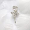 The silver Rose of Sharon brooch features an exquisite floral design and elegant details. It is suitable for all occasions and adds a touch of romance to any outfit.