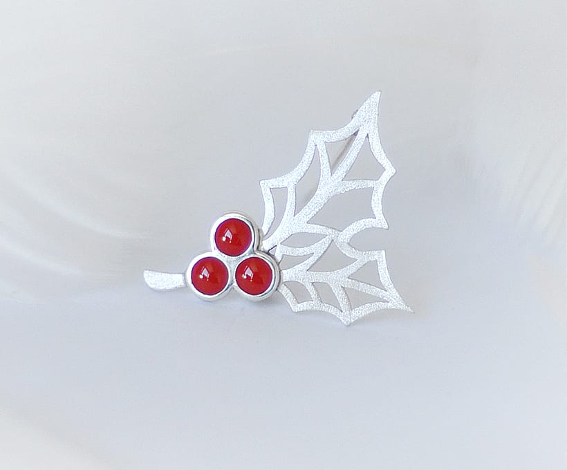 Holly with Garnet Sterling Silver Pin, Red Winterberry Holly Leaf Brooch in Sterling Silver, Holly sold Berry and Leaf Brooch in Sterling Silver